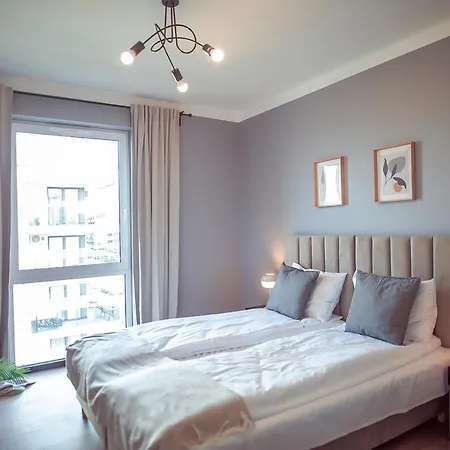 Second - 3 Pokoje, 5 Lozek, Netflix I Max, Parking, Winda