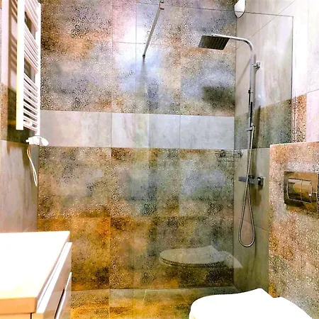 Second - 3 Pokoje, 5 Lozek, Netflix I Max, Parking, Winda