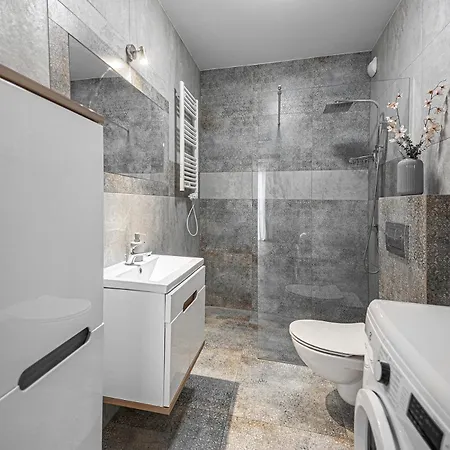 Second - 3 Pokoje, 5 łóżek, Netflix I Max, Parking, Winda Apartament